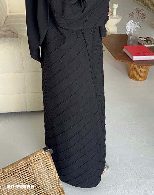 LAYAN: Black Criss-Cross Smart Abaya - Image 4