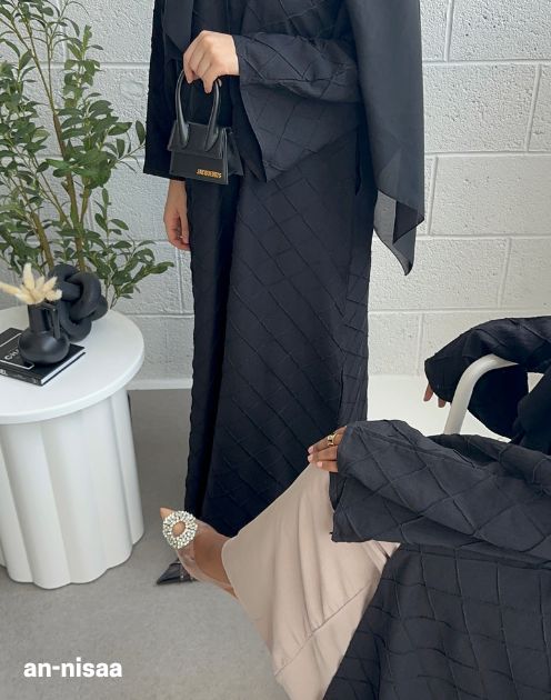 LAYAN: Black Criss-Cross Smart Abaya - Image 7