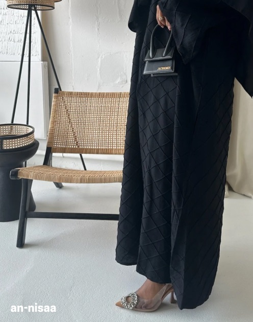 LAYAN: Black Criss-Cross Smart Abaya - Image 8